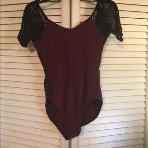 Zilliewear Short sleeve lace low back leotard